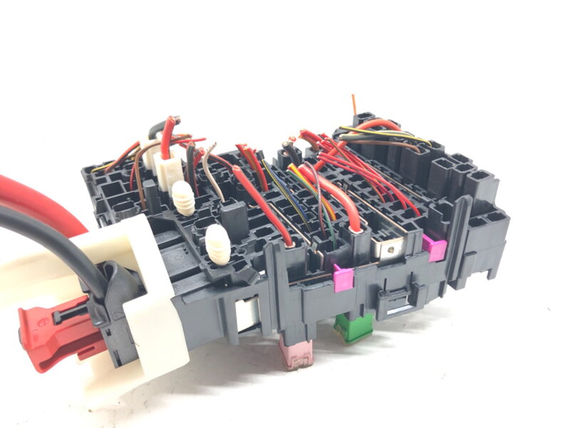 Poistková skrinka VW Golf VII (5G1, BQ1, BE1, BE2) 2012 - 2022