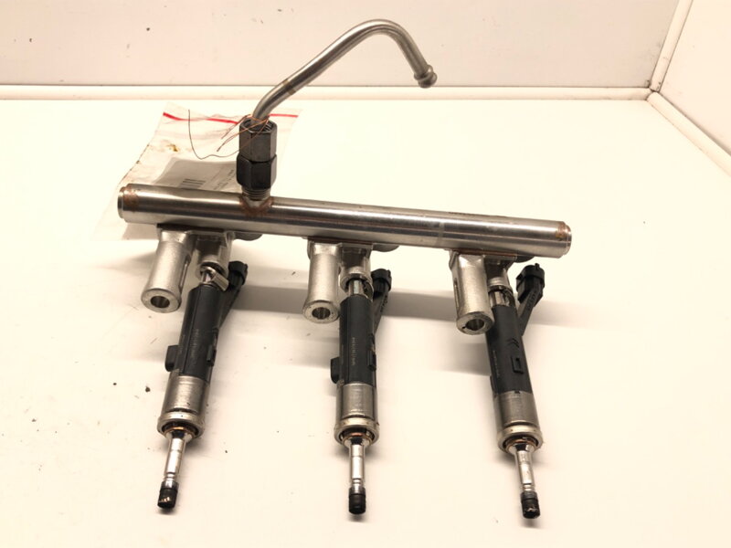 Vstrekovacia rampa Peugeot 308 II (LB_, LP_, LW_, LH_, L3_) 2013 - 2021 9811353880