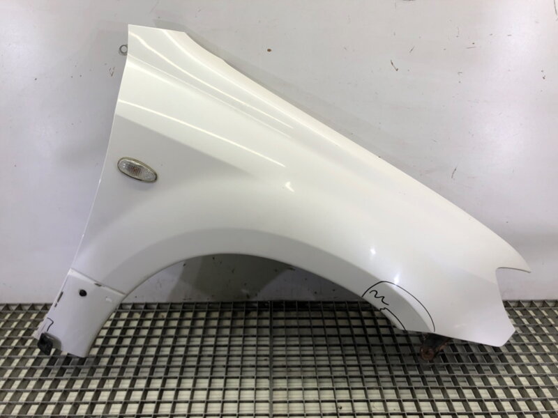 Blatník predný pravý Mitsubishi Outlander I (CU_W) 2001 - 2008