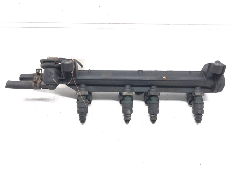 Vstrekovacia rampa VW Golf IV (1J1) 1997 - 2008 037906031AA
