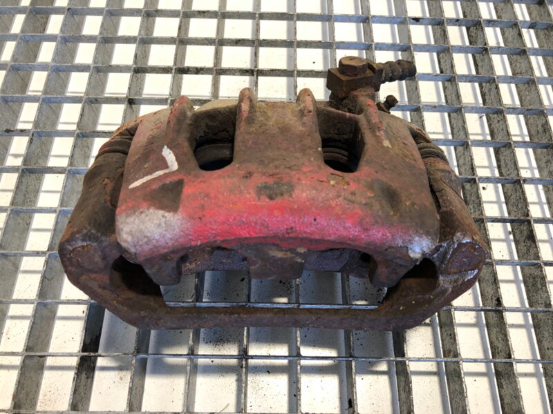 Brzdový strmeň ľavý predný Ford Transit Autobus (FD_ _, FB_ _, FS_ _, FZ_ _, FC_ _) 2000 - 2006