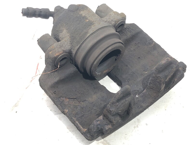 Brzdový strmeň ľavý predný Skoda Rapid (NH3, NK3, NK6) 2012 - 2022