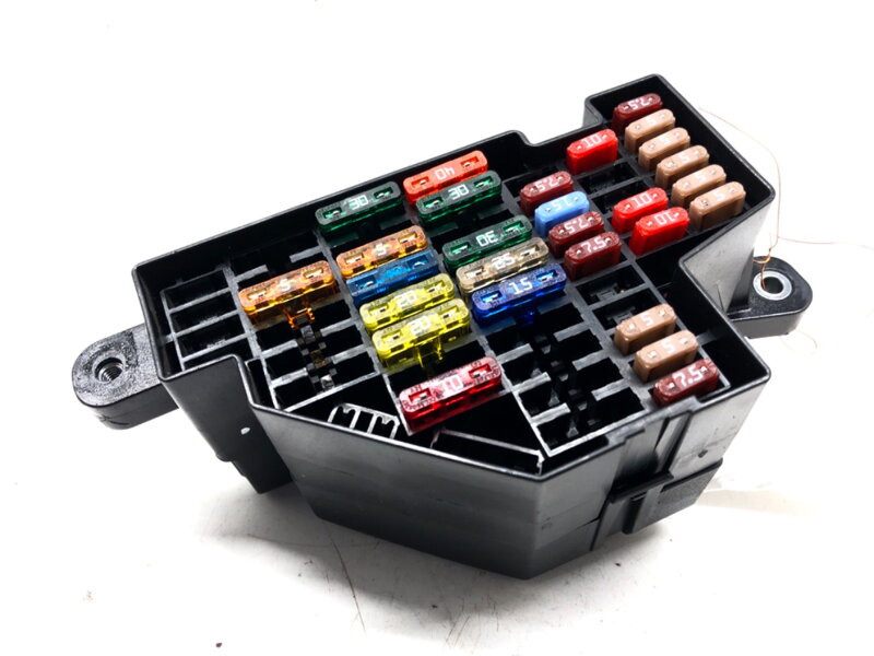 Poistková skrinka Skoda Superb II Kombi (3T5) 2009 - 2015