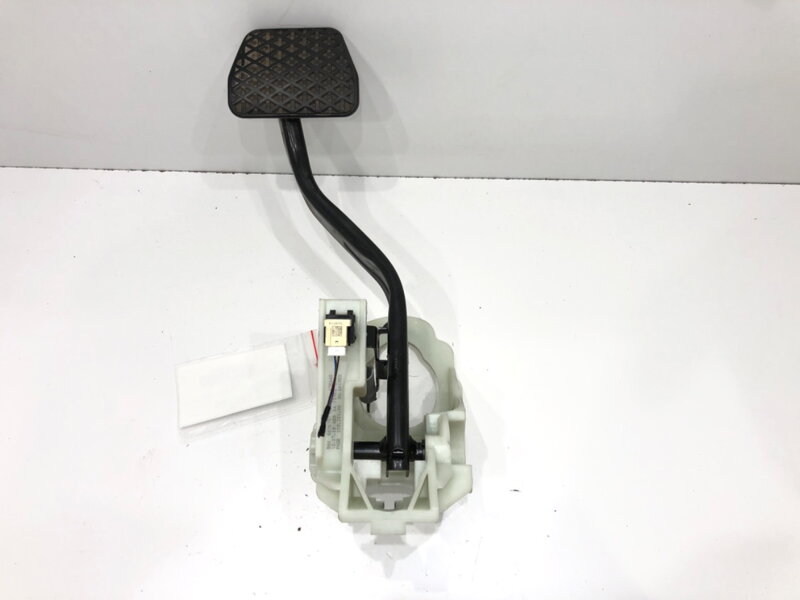 Pedále BMW 3 (F30, F80) 2011 - 2018 6875797
