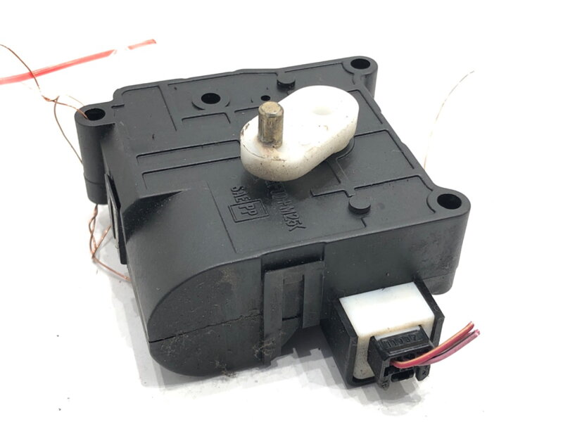 Motorček radiátora kúrenia Toyota Avensis Kombi (_T25_) 2003 - 2008 113800-2051