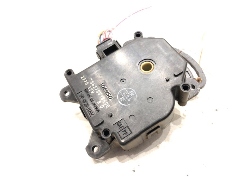 Motor radiátora kúrenia Toyota Avensis Verso (_M2_) 2001 - 2011 063700-8600
