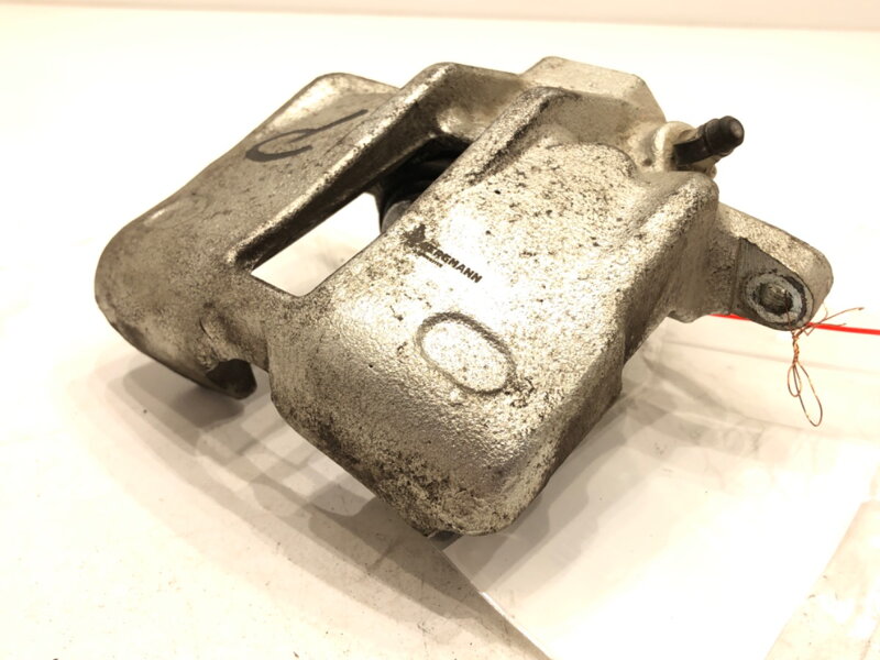 Brzdový strmeň predný pravý VW Passat B5 Variant (3B5) 1997 - 2001