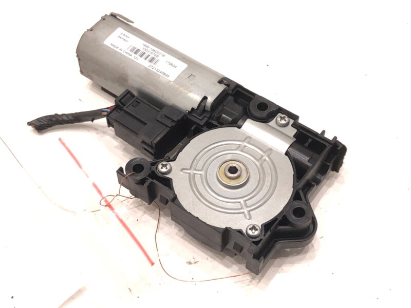 Motorček strešného okna KIA Stinger (CK) 2017 - 2022 10031678B