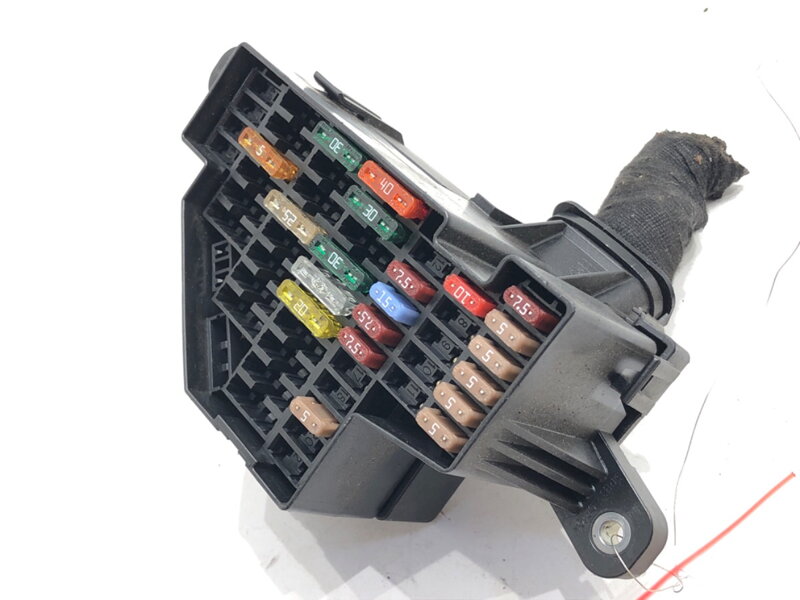 Poistková skrinka Skoda Superb II (3T4) 2008 - 2015