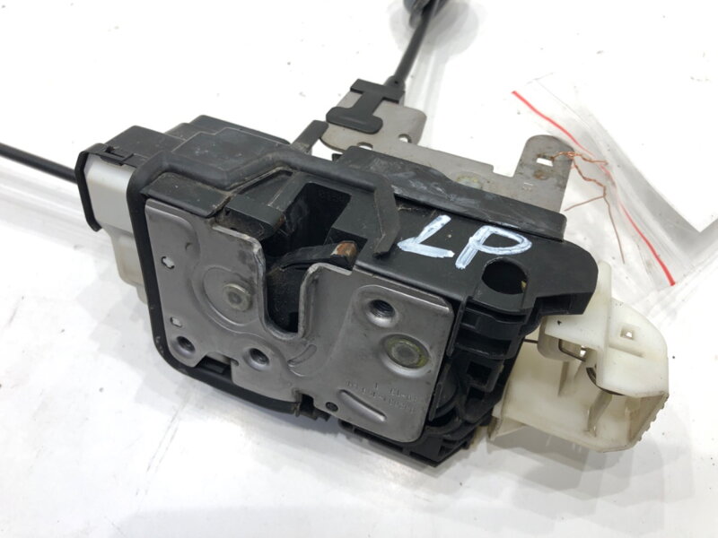 Zámok dverí ľavý predný Volvo V40 Liftback (525, 526) 2012 - 2022 31391822