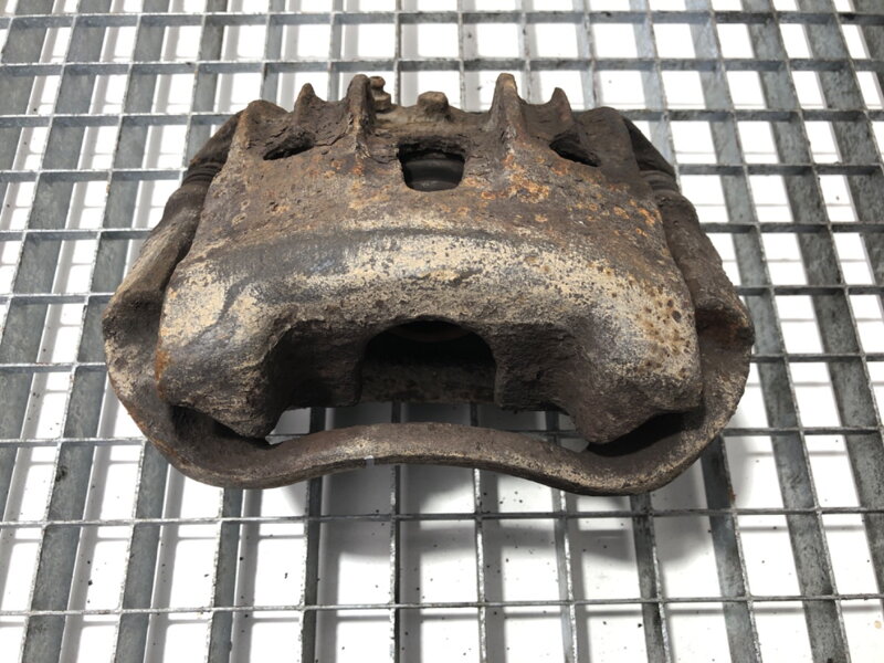 Brzdový strmeň ľavý predný VW Transporter IV Autobus ( 70B , 70C , 7DB , 7DK , 70J , 70K , 7DC , 7 1990 - 2004