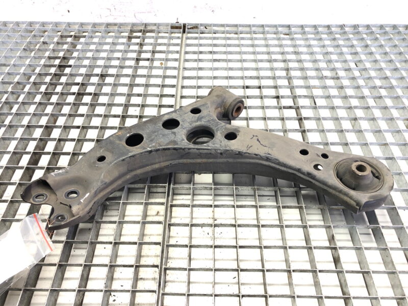 Rameno pravé predné Toyota Corolla Sedan (_E21_) 2019 - 2022