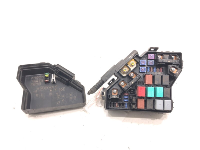 Poistková skrinka Honda Civic Viii Sedan (FD, FA) 2005 - 2022 32200-SNB-G403