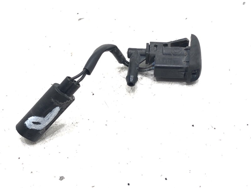 Tryska ostrekovača pravý BMW X3 (E83) 2003 - 2011 7110851
