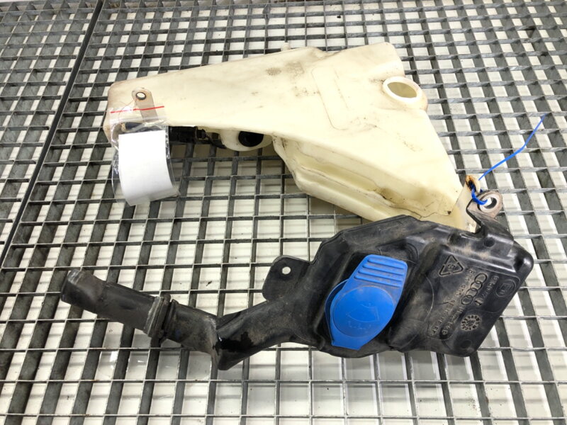 Nádržka ostrekovačov Audi A4 B8 Avant (8K5) 2007 - 2015