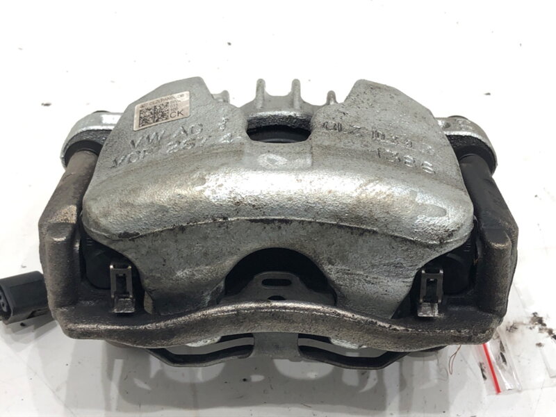 Brzdový strmeň pravý predný Skoda Superb IV Kombi (NZ5) 2023 - 5WA615106CK