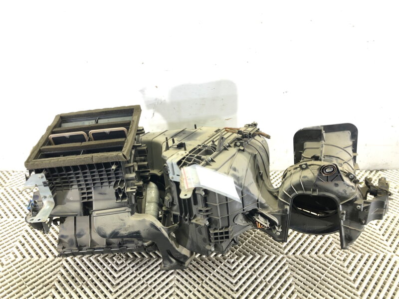 Radiátor kúrenia VW Transporter V Autobus (7HB, 7HJ, 7EB, 7EJ) 2003 - 2015 7E1820005K