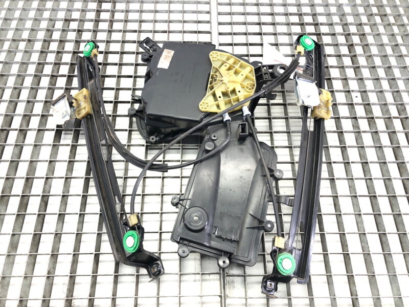 Sťahovačka okna pravá predná Seat Leon (1P1) 2005 - 2013 1P0837402D