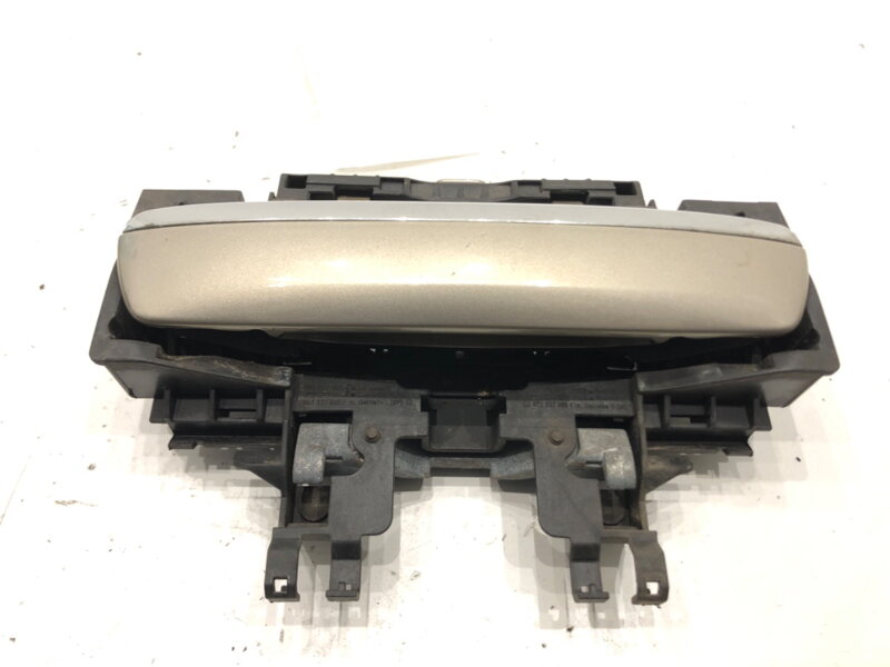 Kľučka vonkajšia pravá predná Audi A8 D3 (4E2, 4E8) 2002 - 2010