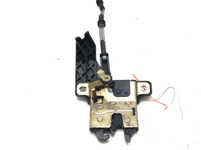 Zámok veka batožinového priestoru zadný Audi A4 B6 (8E2) 2000 - 2005 8E5827505A