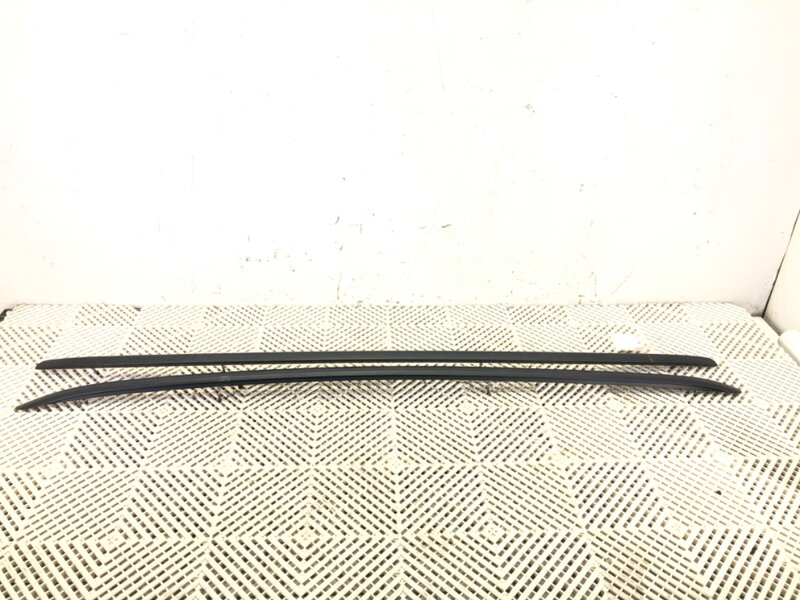 Strešné nosiče / lyžiny strešné sada Audi A4 B9 Avant (8W5, 8WD) 2015 - 2025 8W8860022E