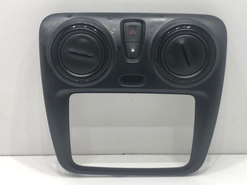 Mriežka ventilácie predná Dacia Dokker (MPV) (KE_) 2012 - 2022 682606882R