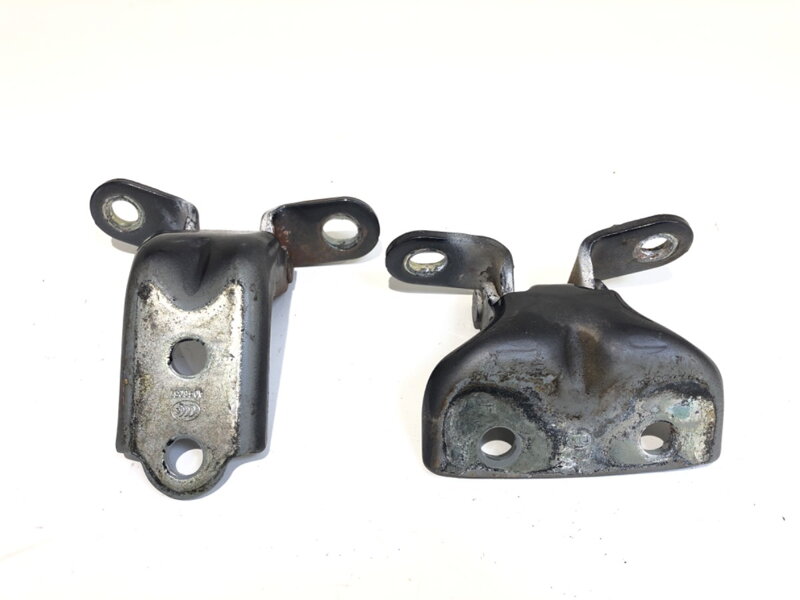 Pánty dvere predné pravé KIA CEE ' D Sportswagon (JD) 2012 - 2018