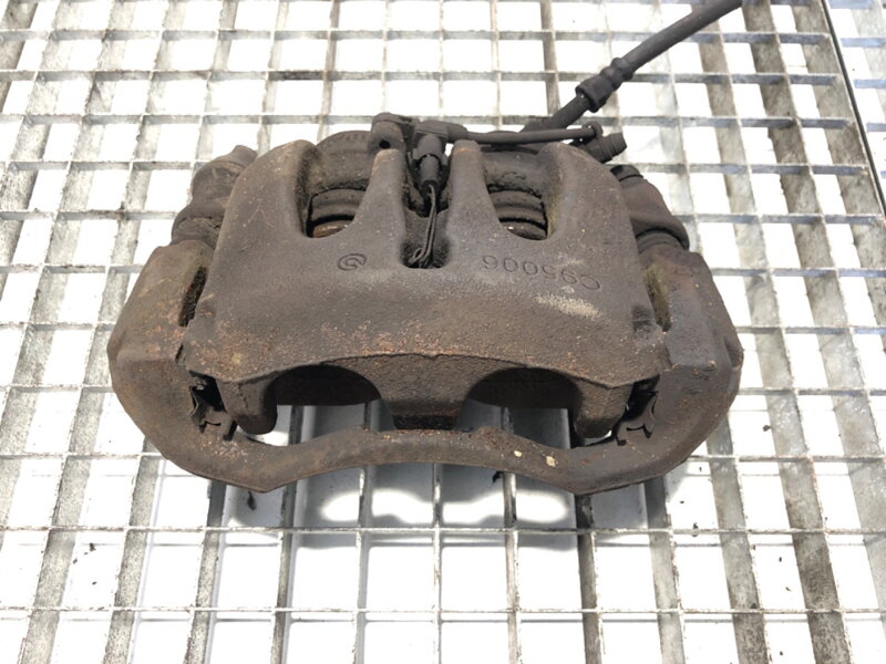 Brzdový strmeň pravý predný Mercedes-benz Sprinter 3 , 5-T (B906) 2006 - 2022