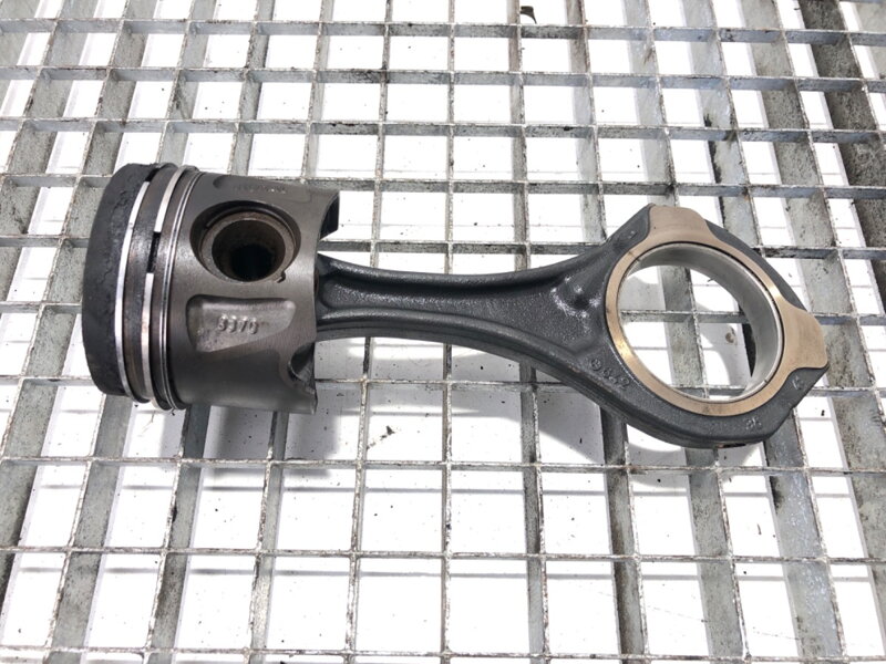 Piest S ojnicou Mercedes-benz Sprinter 3 , 5-T (B906) 2006 - 2022 8370 642899