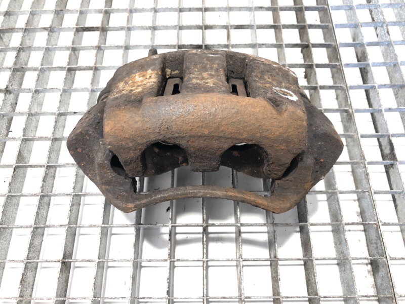 Brzdový strmeň pravý predný Opel Movano A Autobus (X70) 1998 - 2022