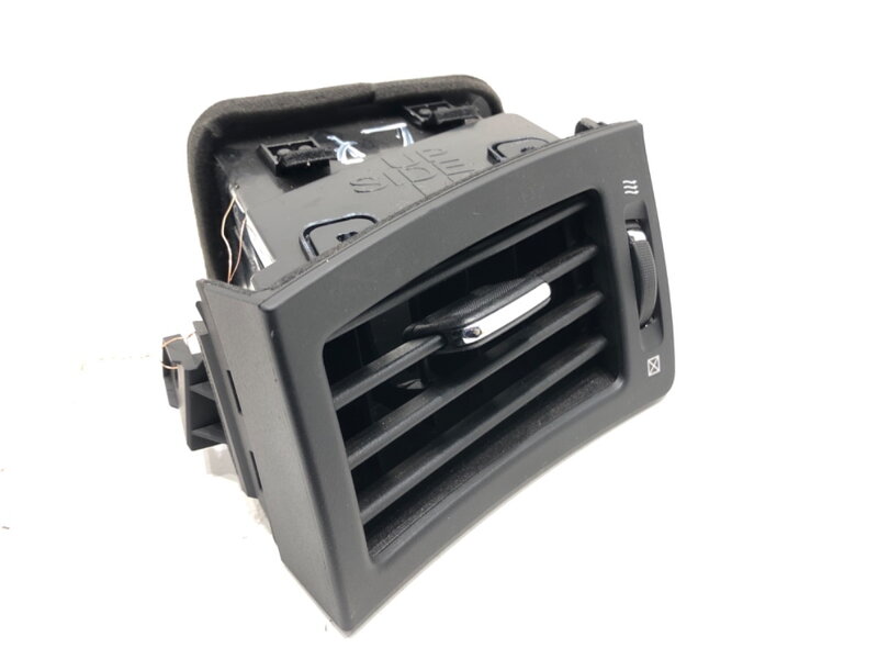 Mriežka ventilácie ľavá predná Infiniti Q70 (Y51) 2013 - 2022 687611MA0A