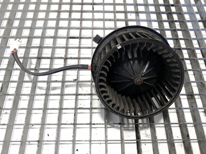 Ventilátor kúrenia VW Transporter IV Autobus ( 70B , 70C , 7DB , 7DK , 70J , 70K , 7DC , 7 1990 - 2004 701819021B
