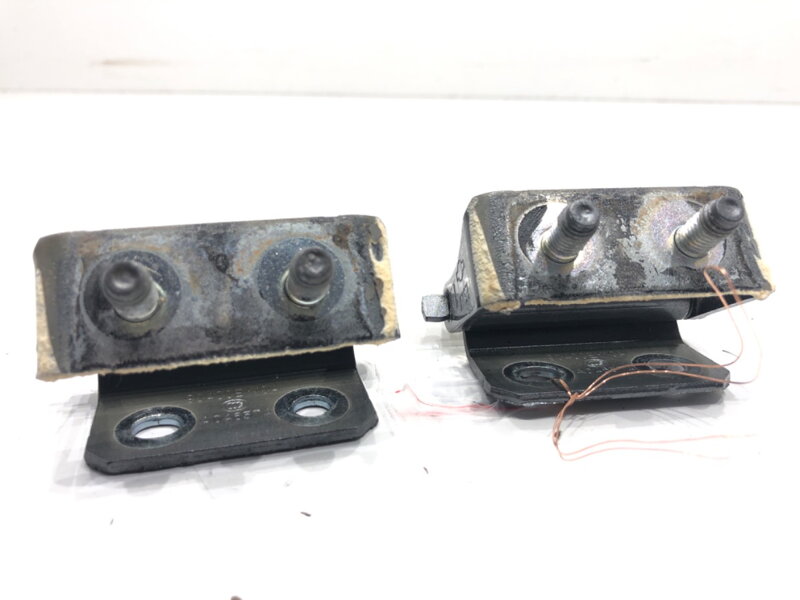 Pánty veka batožinového priestoru zadný sada Nissan Qashqai II SUV (J11, J11_) 2013 - 2022 90400EY10A