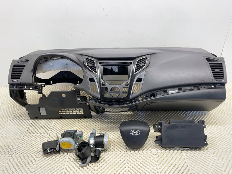 Palubná doska / kokpit vankúše pásy sada Hyundai I40 I (VF) 2012 - 2022 569703Z100RY