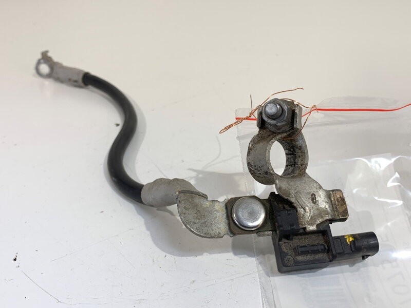 PÓL / svorka (BATÉRIE) mínus Hyundai Kona (OS, OSE, OSI) 2017 - 2022 37180-DD000