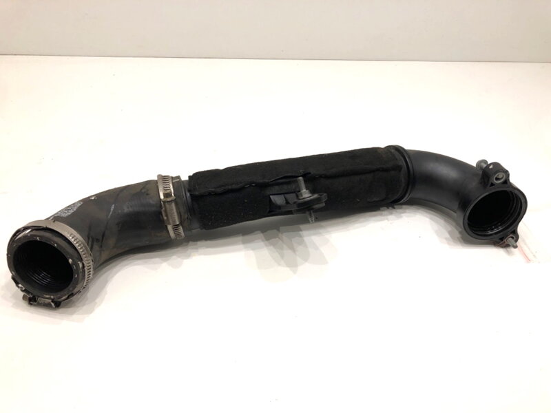 Potrubie turba Audi A4 B8 (8K2) 2007 - 2015 04L145828B