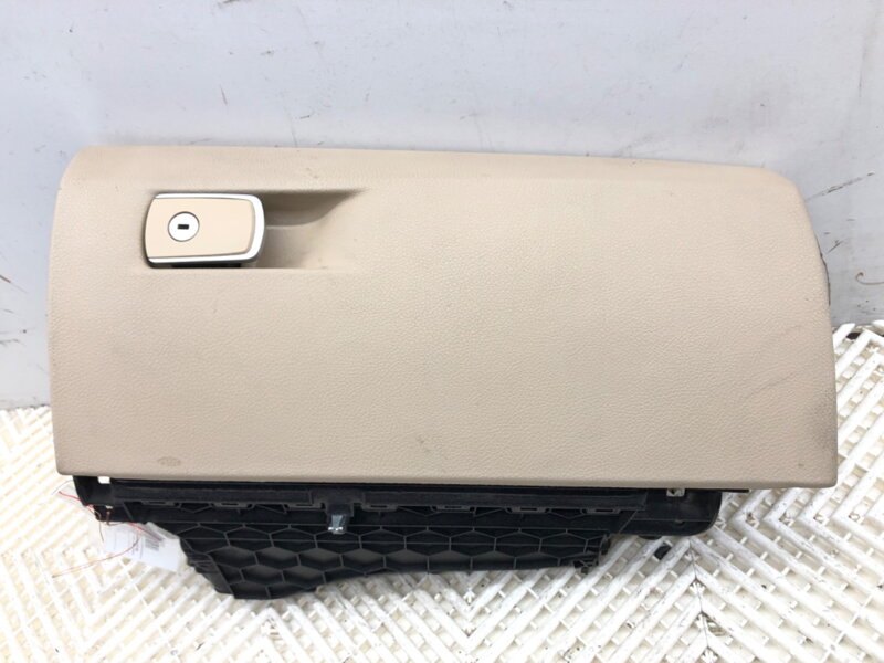 Odkladacia schránka spolujazdca BMW 3 (F30, F80) 2011 - 2018