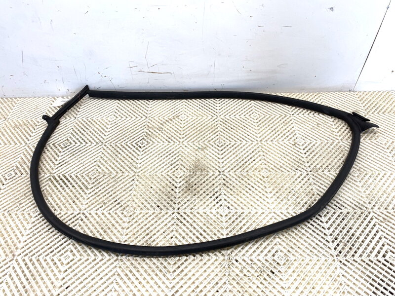 Tesnenie dverí predné pravé Audi TT (FV3, FVP) 2014 - 2022