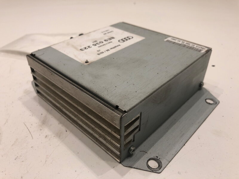 Zosilňovač Audi A4 B6 Avant (8E5) 2000 - 2005 8E9035223