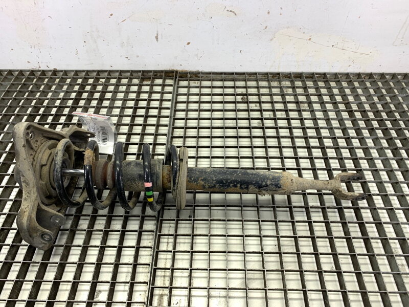 Tlmič pravý predný S pružinou Audi A4 B6 Avant (8E5) 2000 - 2005