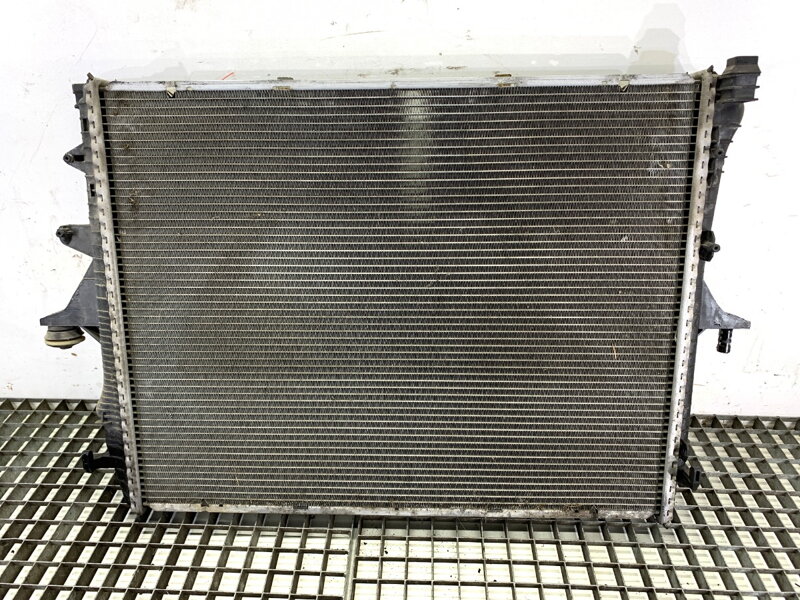 Chladič vody Audi Q7 (4LB) 2006 - 2016 7L6121253B