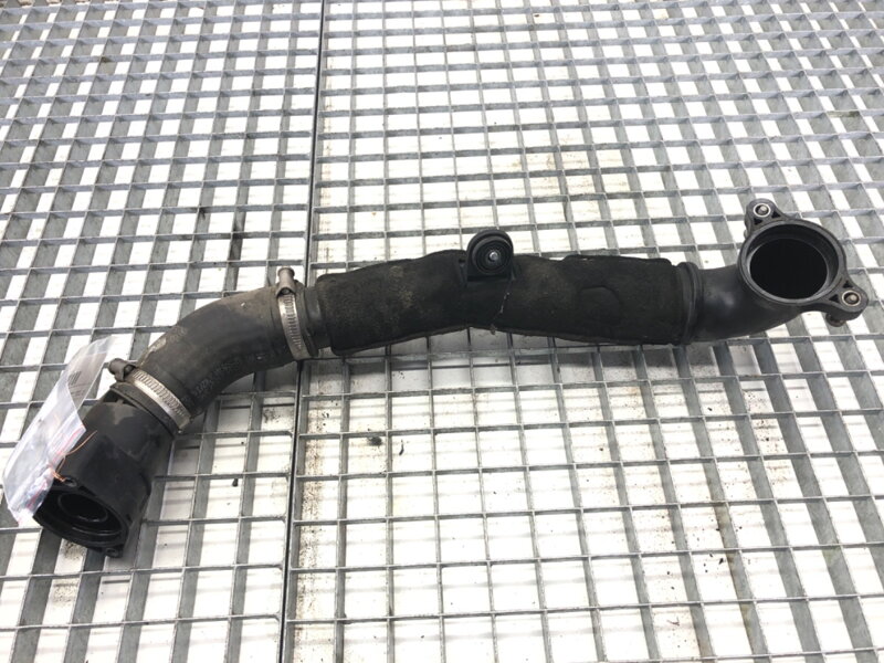 Potrubie turba VW Golf VII Variant (BA5, BV5) 2013 - 2022 04L131111M