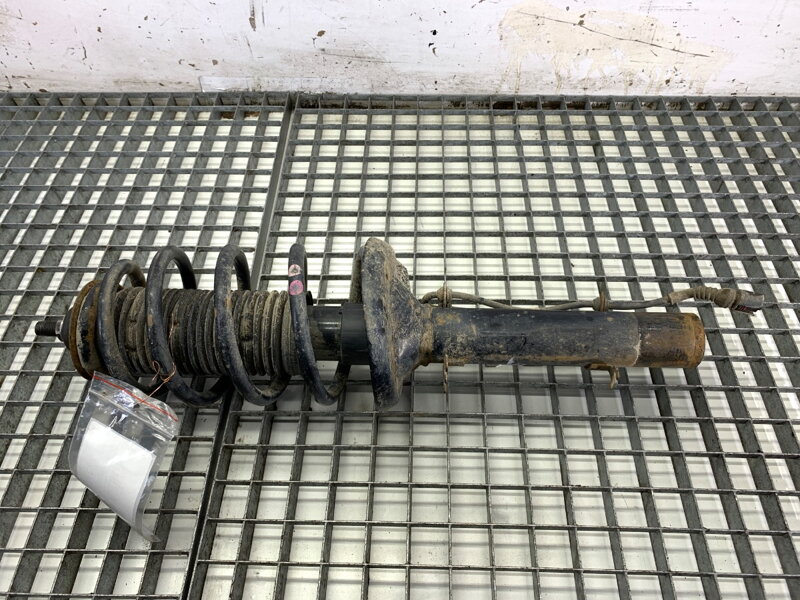 Tlmič ľavý predný S pružinou Audi A3 (8L1) 1996 - 2006