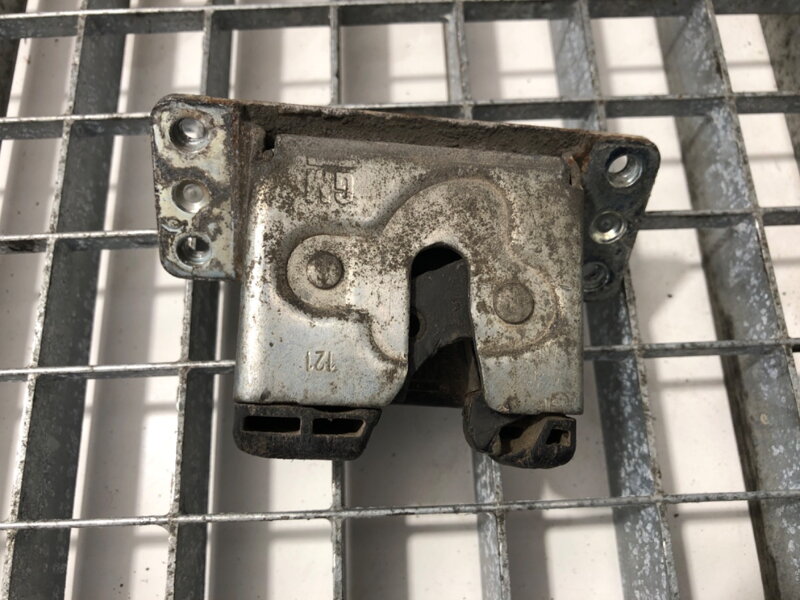 Zámok veka batožinového priestoru zadný Opel Vivaro A Autobus (X83) 2001 - 2014