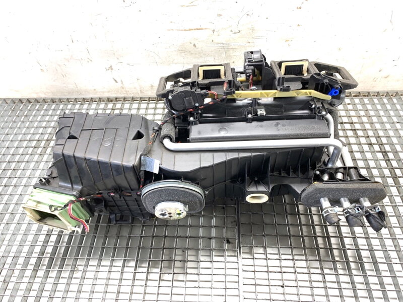 Radiátor kúrenia kompletná kombajn BMW 5 Touring (F11) 2009 - 2017 9202574