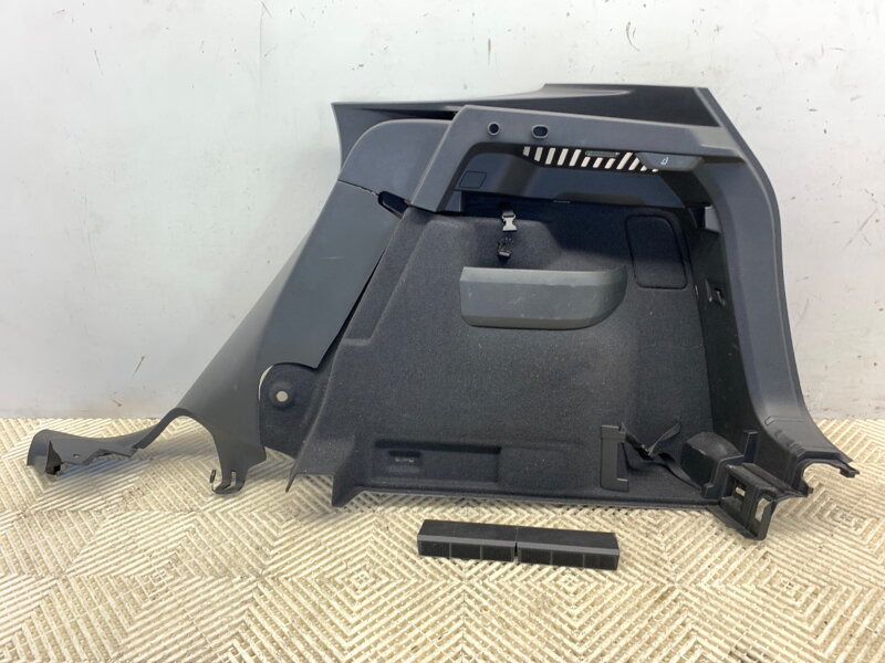 Tapacír kufra pravý Skoda Karoq (NU7, ND7) 2017 - 2022 57A867428T