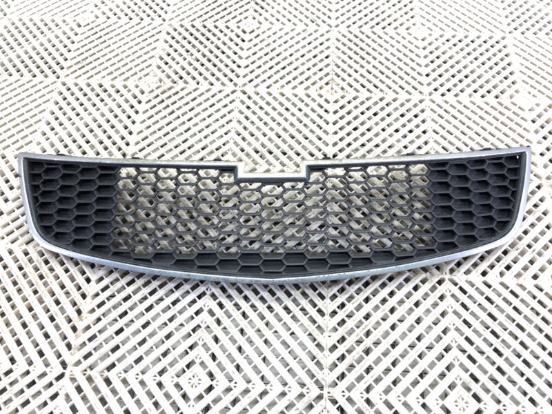 Maska chladiča grill Chevrolet Cruze Liftback (J305) 2010 - 2022 96832937