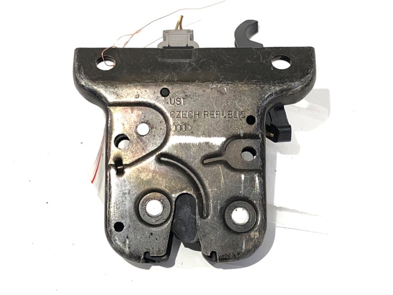 Zámok veka batožinového priestoru zadný Audi A3 (8P1) 2003 - 2013