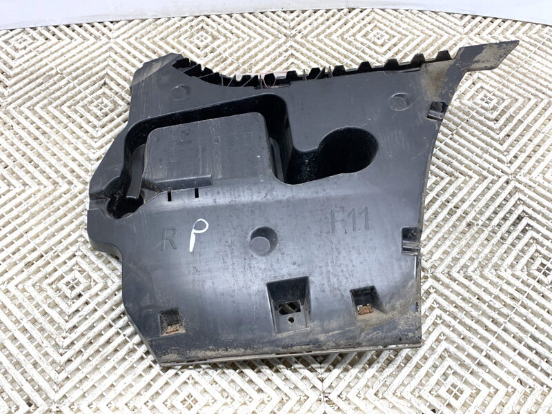 Držiak nárazníka pravý zadný BMW 5 Touring (F11) 2009 - 2017 7207112