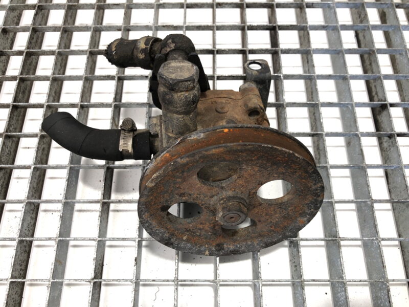 Servočerpadlo Ford Maverick (UDS, UNS) 1993 - 1998